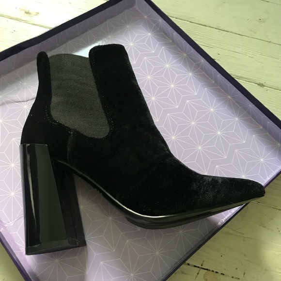 Therapy Suddley velvet black booties size 5 NWT - Picture 3 of 6